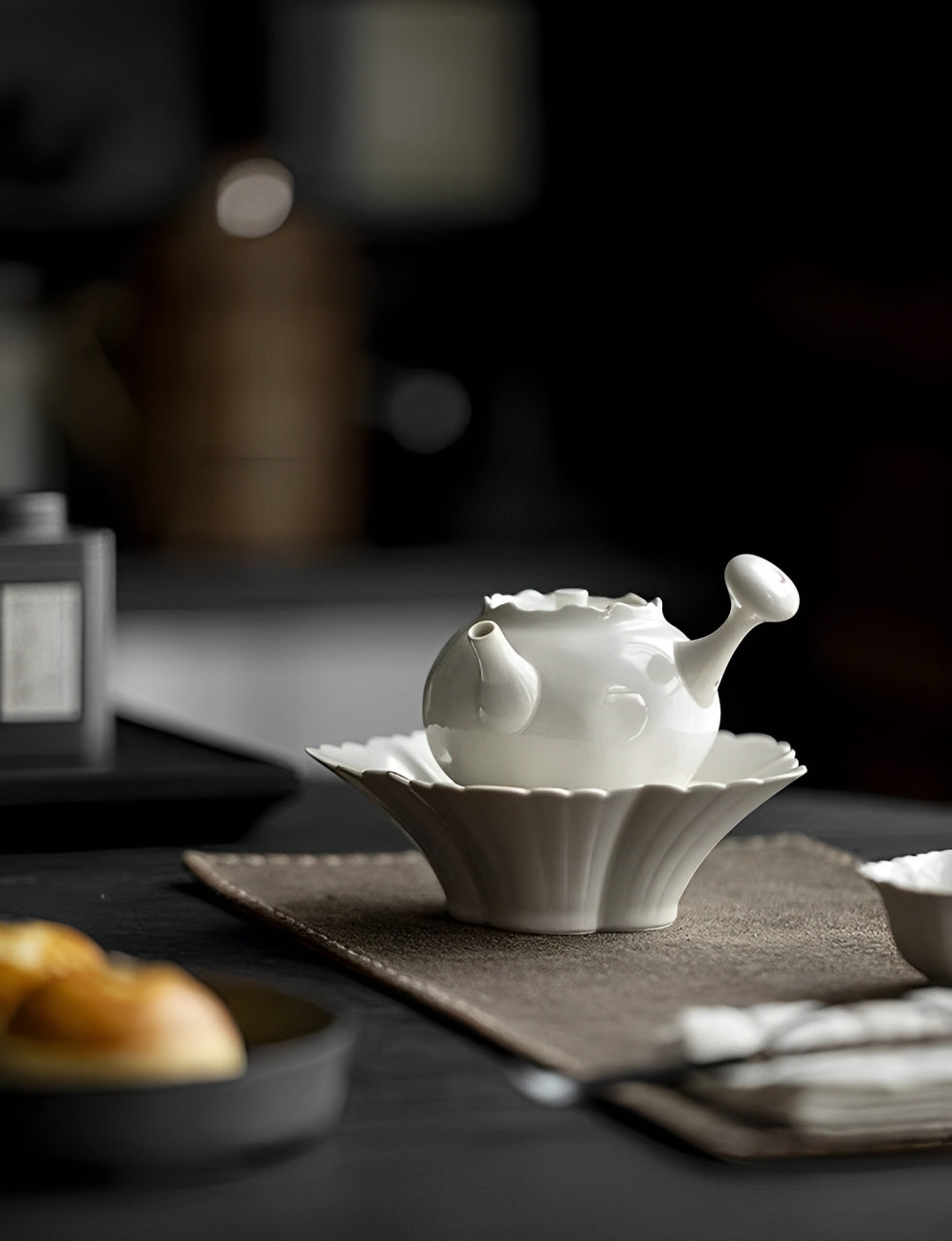 Bai Lian Elegant Teapot Bowl Set